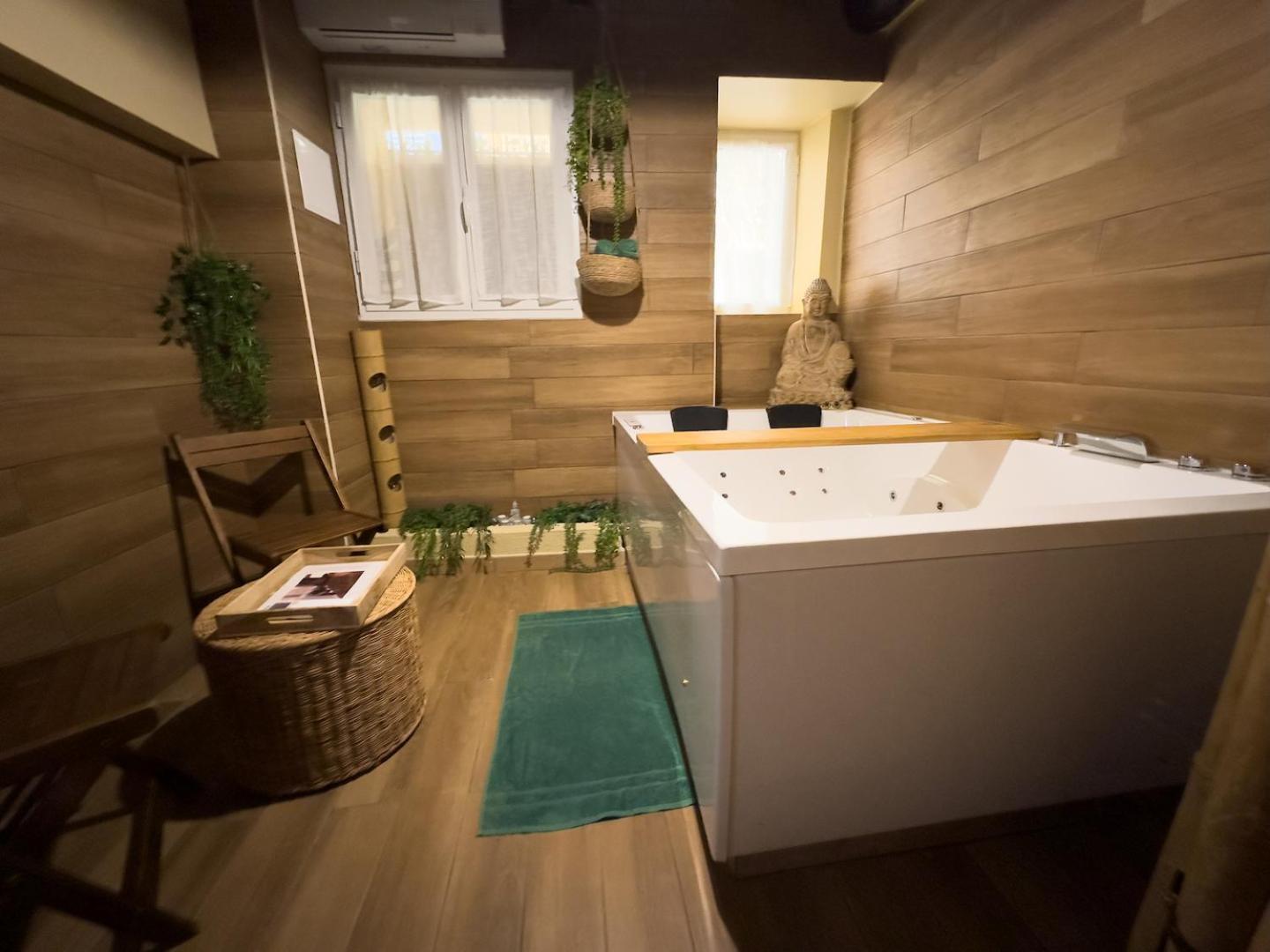 Ferienwohnung Le Balneo Jacuzzi Vieil Antibes Safranier Exterior foto